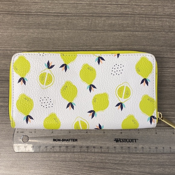 COPY - Cute Women’s Wallet with Lemons - Picture 2 of 5